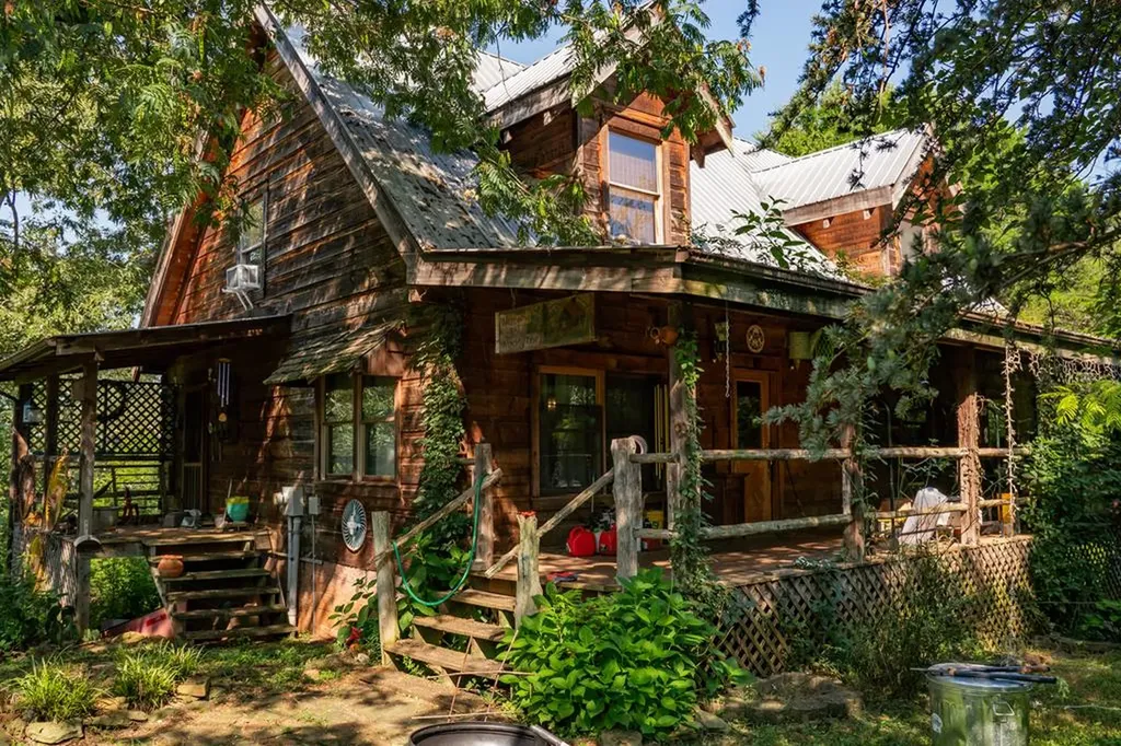 2359 E Gooseneck Road Sparta TN 38583