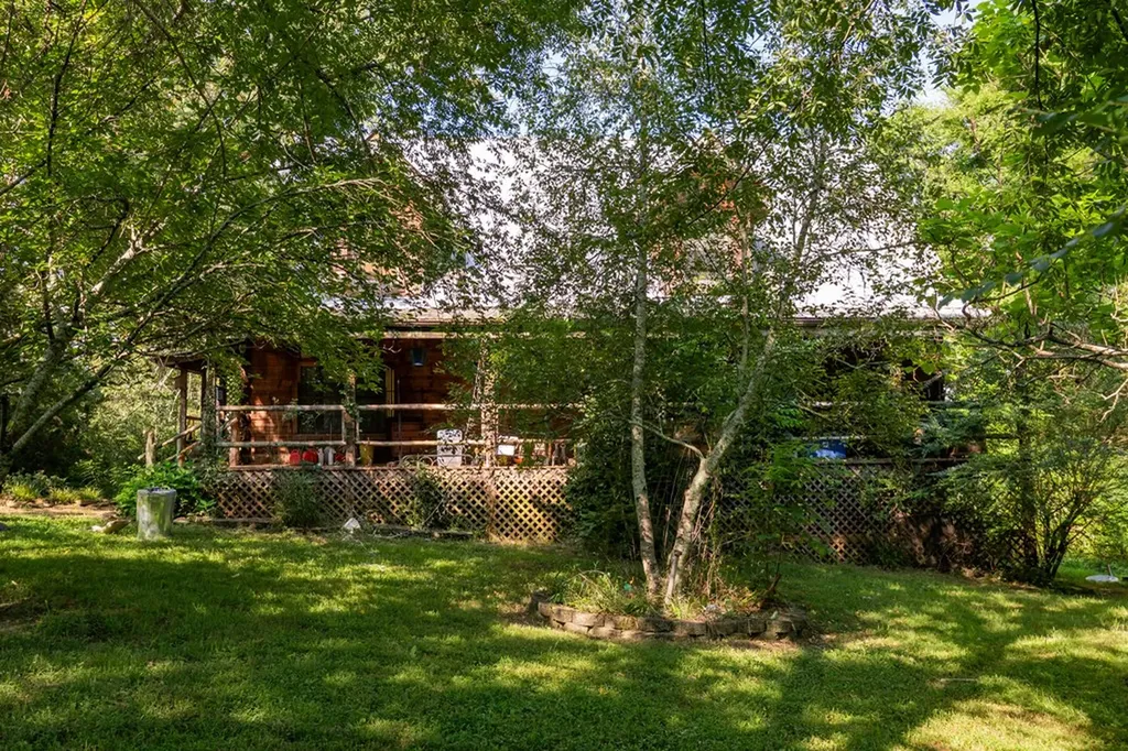 2359 E Gooseneck Road Sparta TN 38583