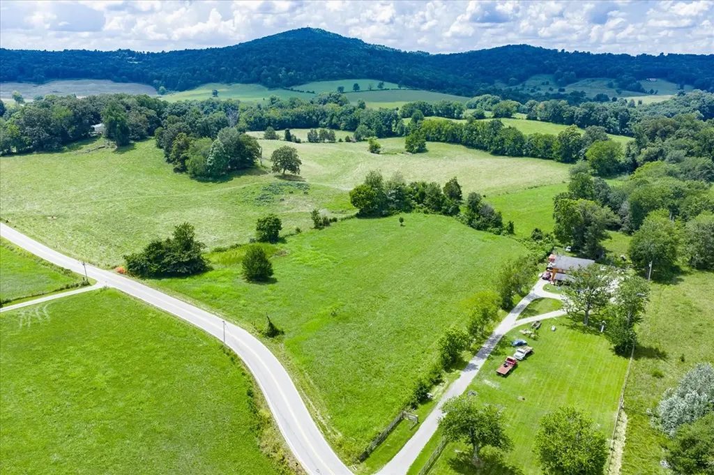 14 Alexander Lane Byrdstown TN 38549