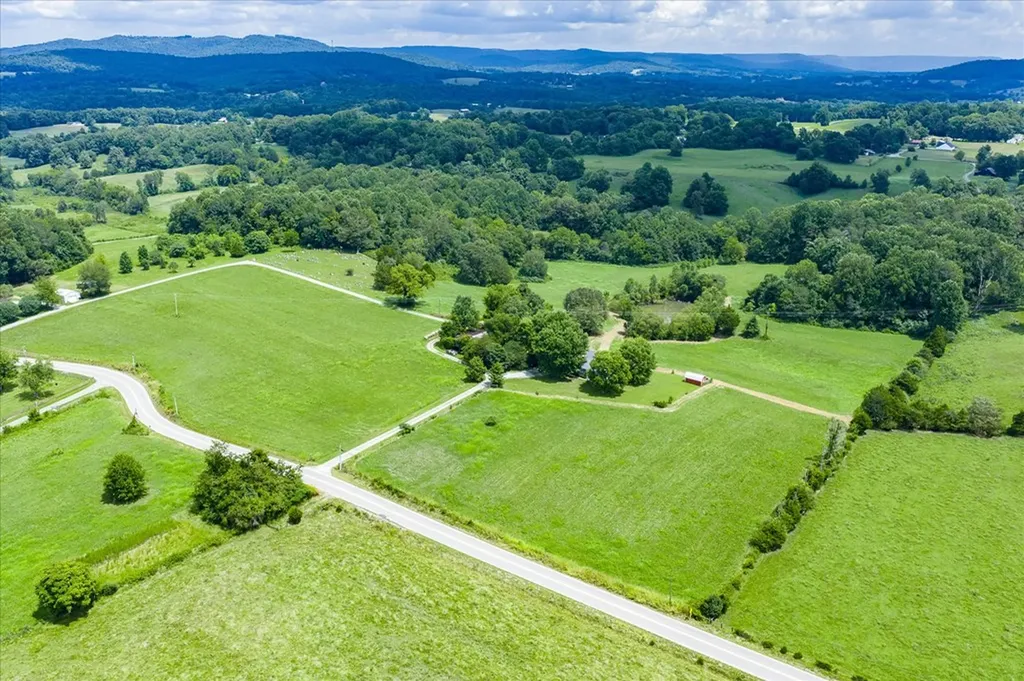 14 Alexander Lane Byrdstown TN 38549