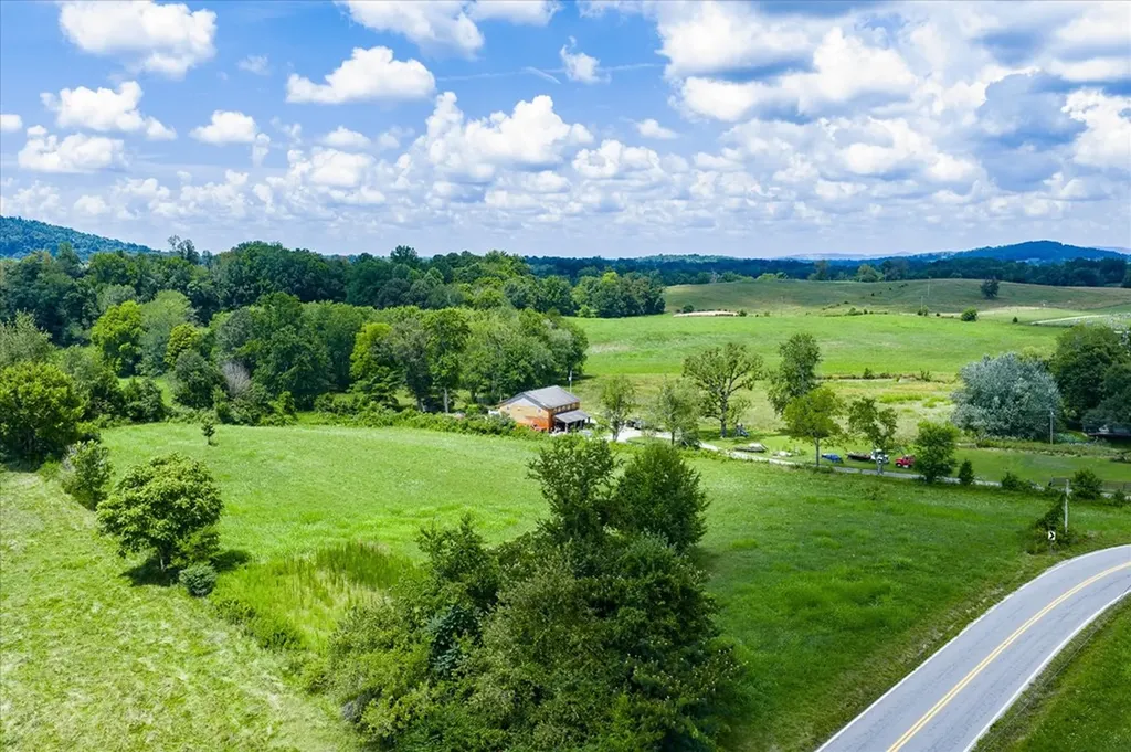 14 Alexander Lane Byrdstown TN 38549