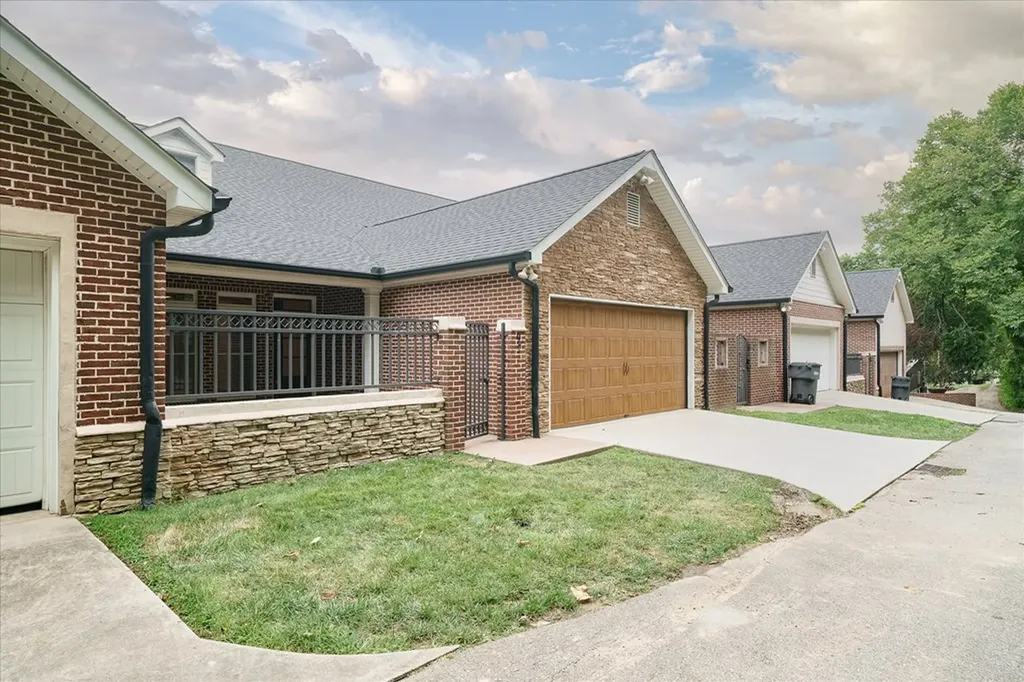 92 S Maple Avenue Cookeville TN 38501