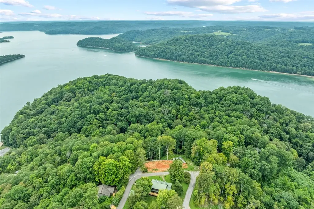 29/30 Osprey Lane Byrdstown TN 38549