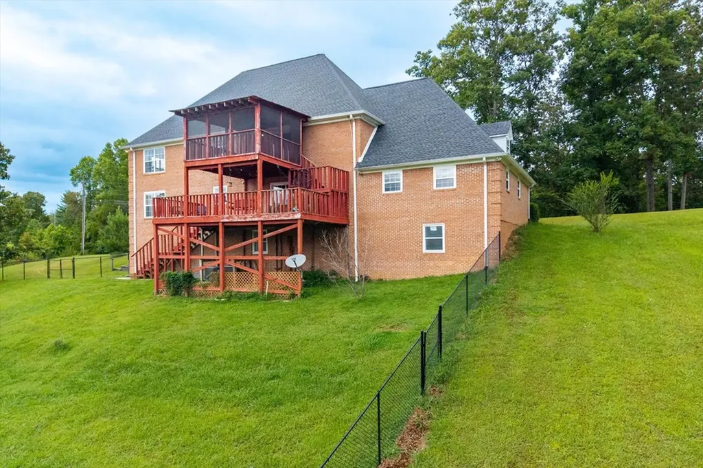 4100 River Road Baxter TN 38544