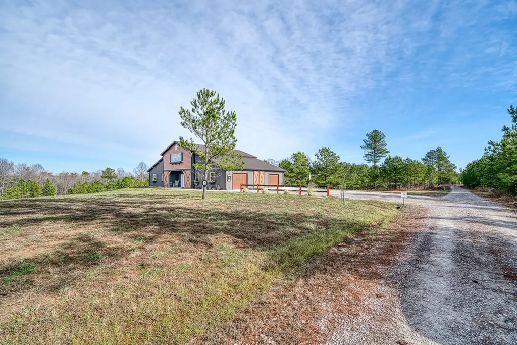 1133 Thoroughbred Lane Jamestown TN 38556