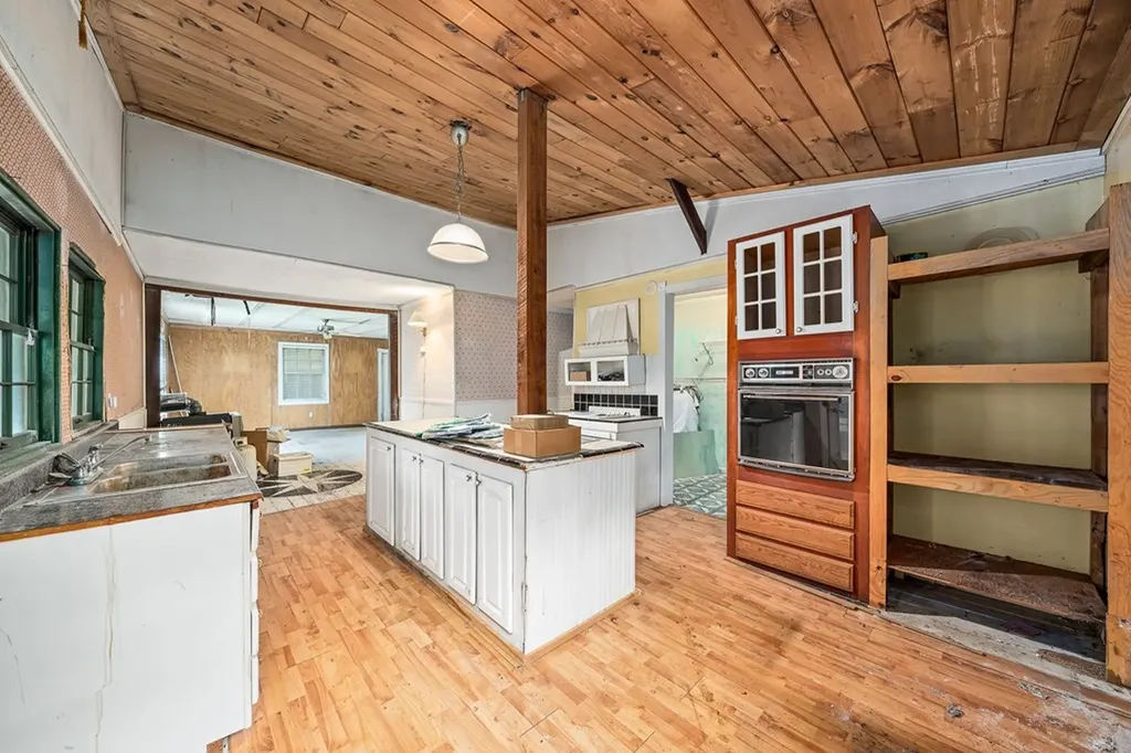 311 Deweys Lane Walling TN 38587