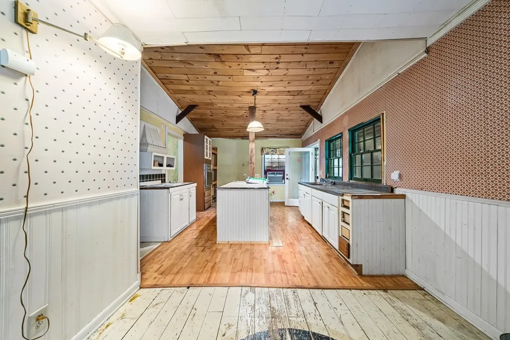 311 Deweys Lane Walling TN 38587