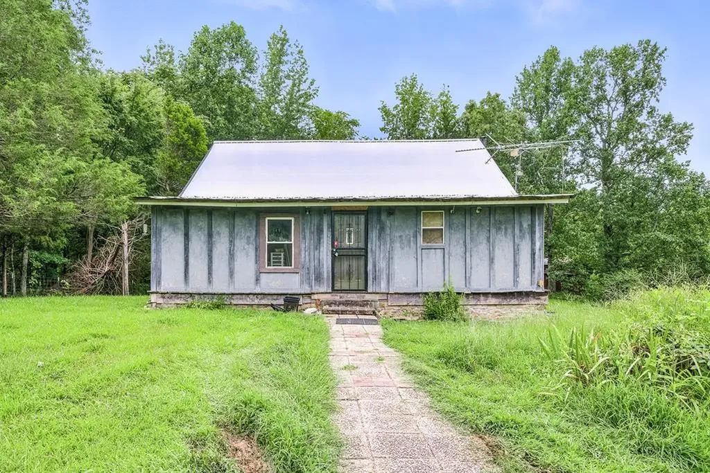 311 Deweys Lane Walling TN 38587