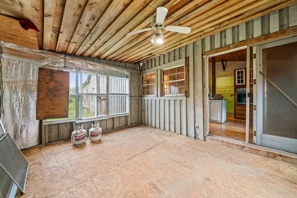 311 Deweys Lane Walling TN 38587