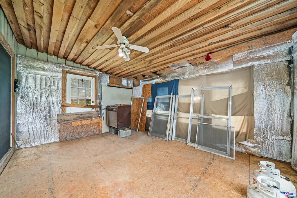 311 Deweys Lane Walling TN 38587