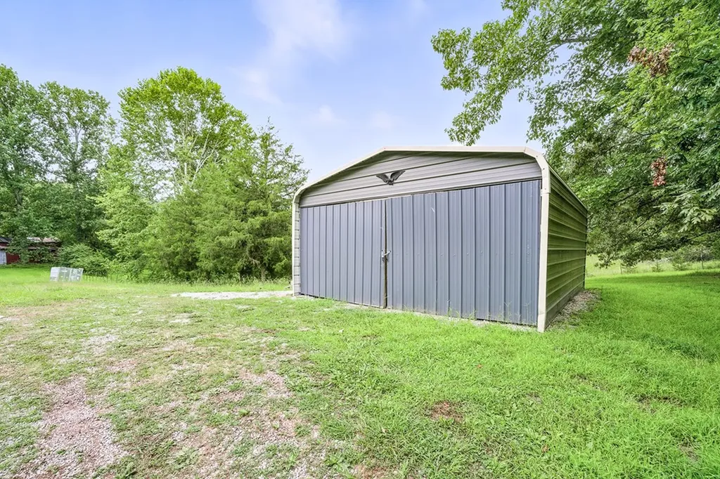 311 Deweys Lane Walling TN 38587
