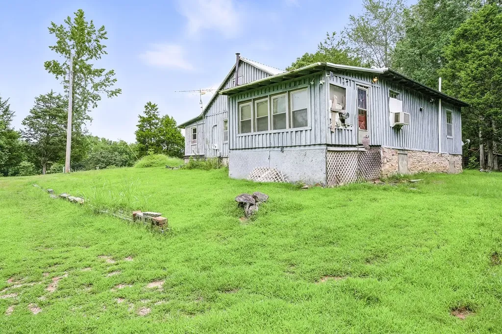 311 Deweys Lane Walling TN 38587