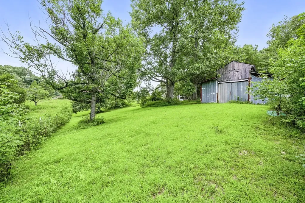311 Deweys Lane Walling TN 38587