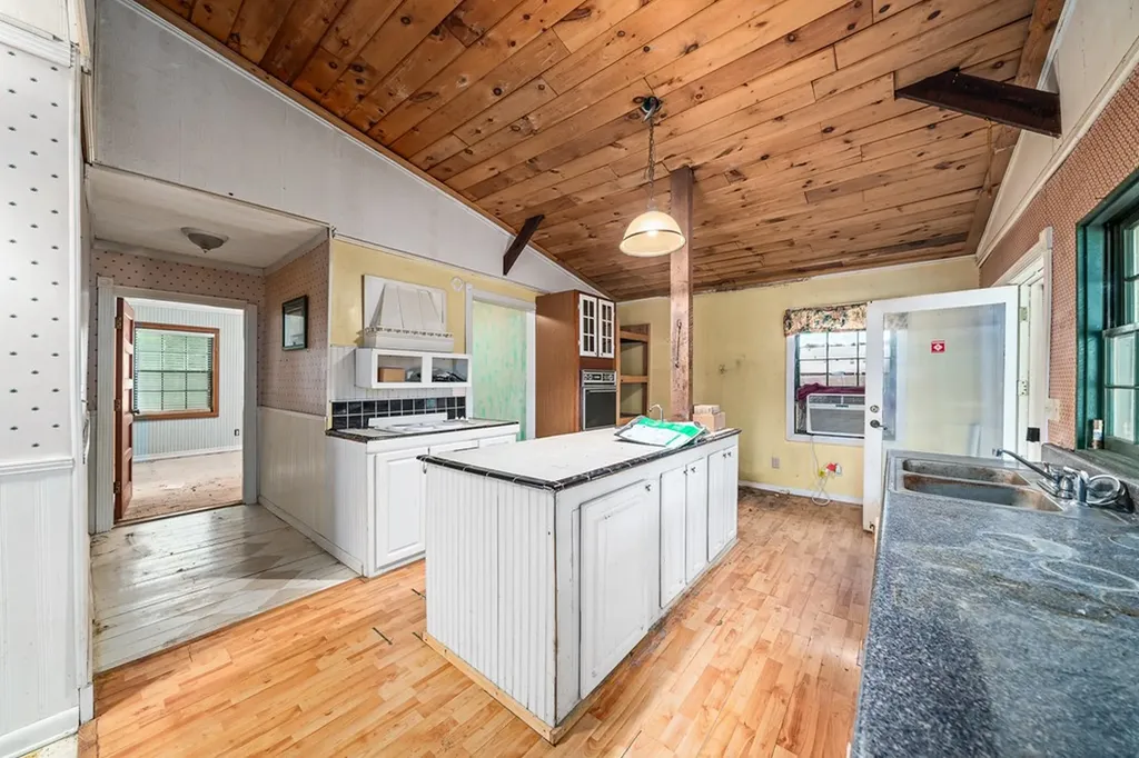 311 Deweys Lane Walling TN 38587