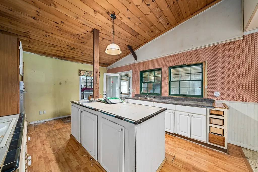 311 Deweys Lane Walling TN 38587
