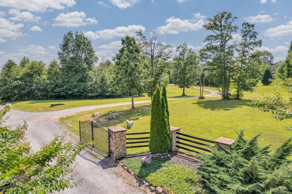 150 Soak Creek Lane Grandview TN 37337