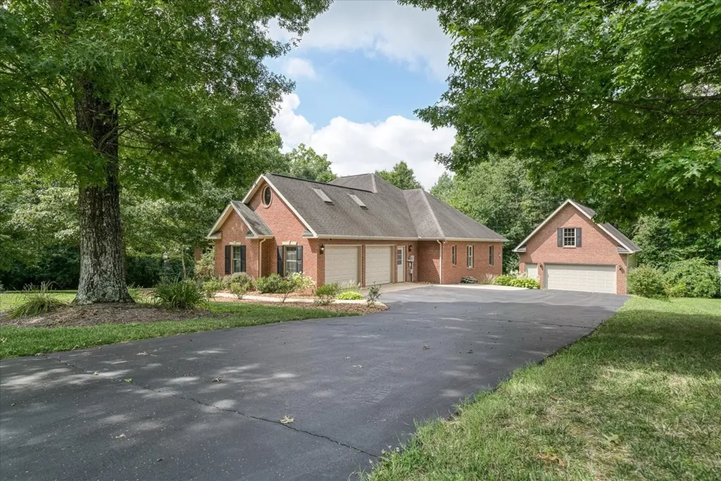 172 Sandpiper Loop Crossville TN 38555