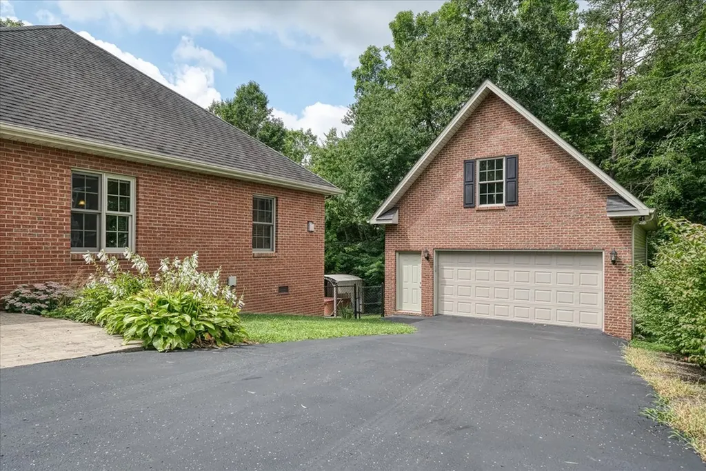 172 Sandpiper Loop Crossville TN 38555