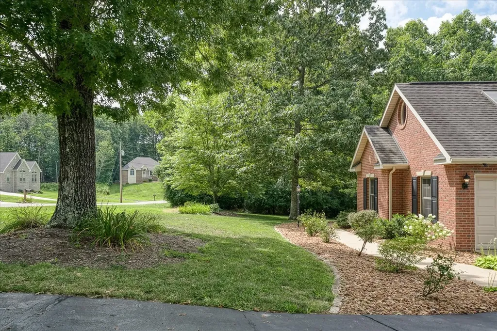 172 Sandpiper Loop Crossville TN 38555