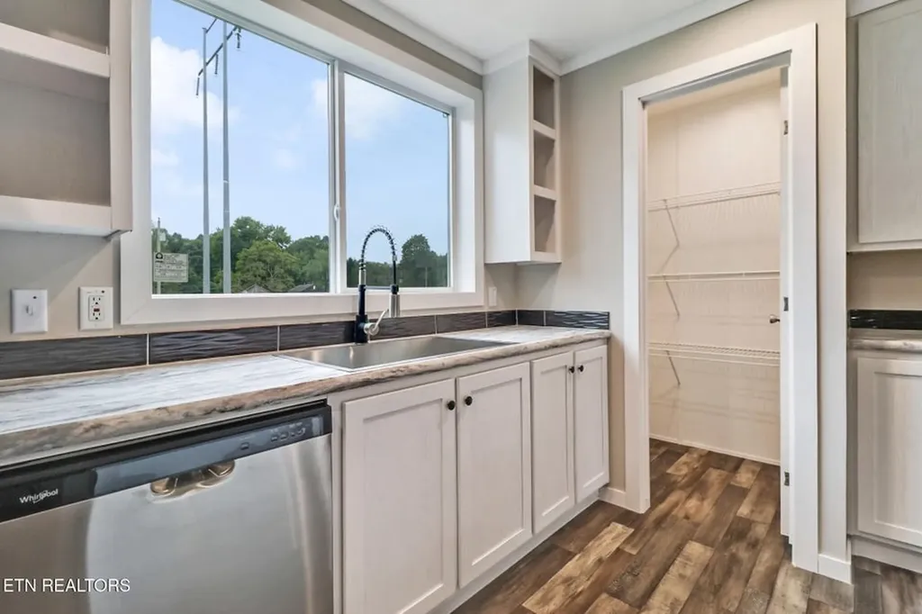 126 Pullman Lane Oneida TN 37841