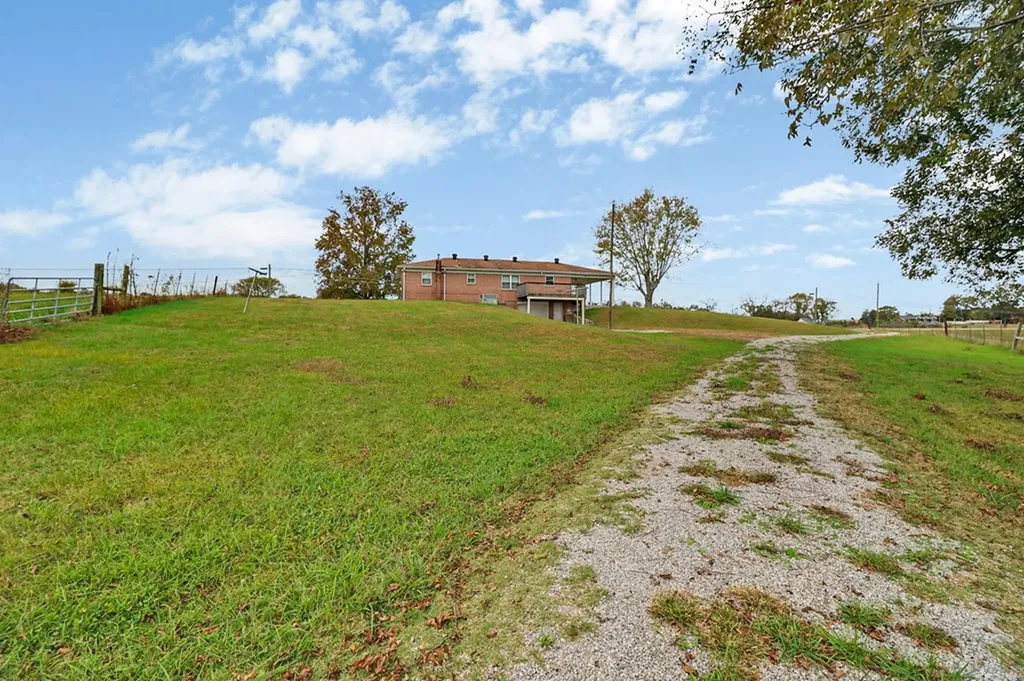 8324 Smithville Highway Mcminnville TN 37110