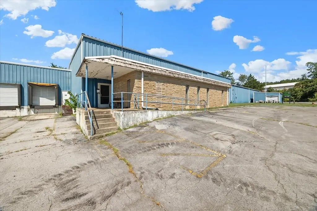 119 N Main Street Byrdstown TN 38549