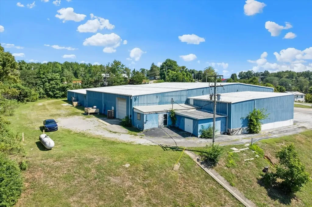 119 N Main Street Byrdstown TN 38549