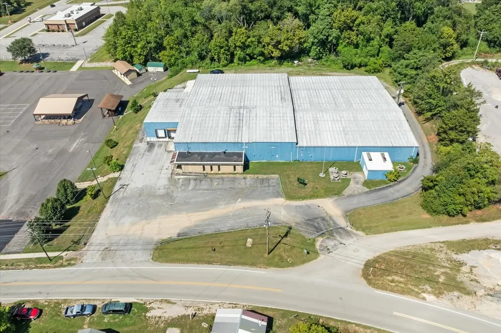 119 N Main Street Byrdstown TN 38549