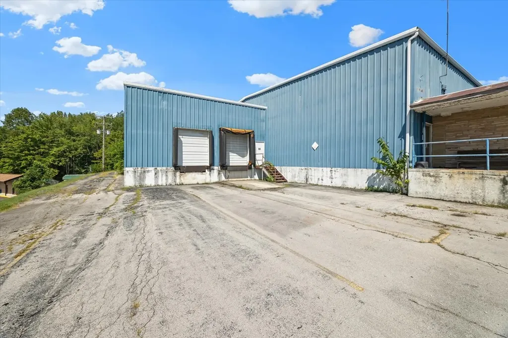 119 N Main Street Byrdstown TN 38549