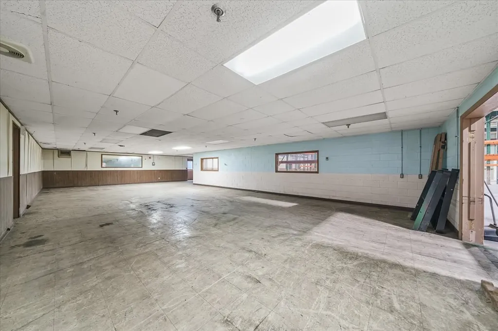 119 N Main Street Byrdstown TN 38549