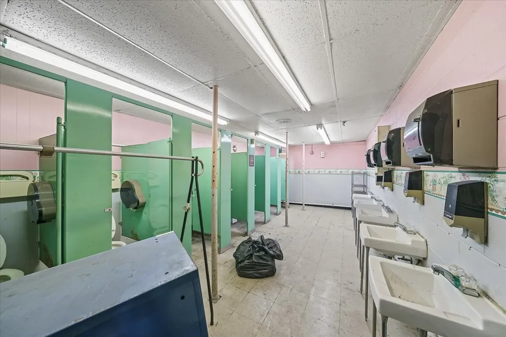 119 N Main Street Byrdstown TN 38549