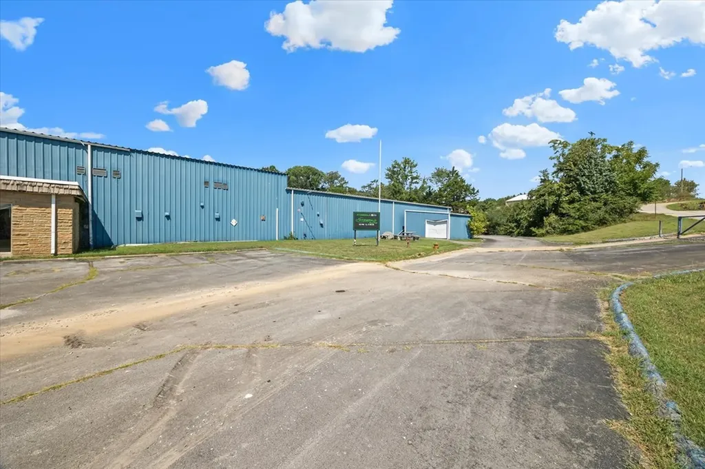 119 N Main Street Byrdstown TN 38549
