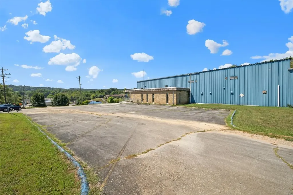 119 N Main Street Byrdstown TN 38549