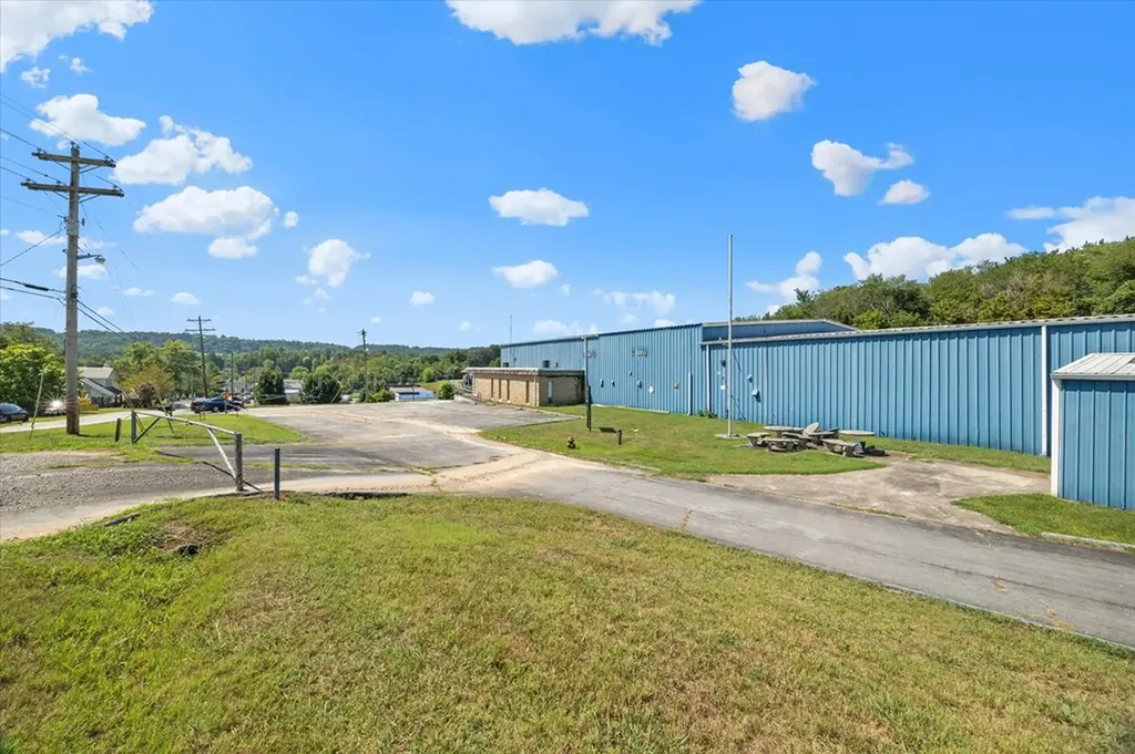 119 N Main Street Byrdstown TN 38549