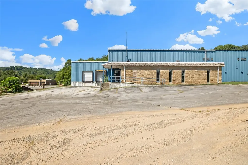 119 N Main Street Byrdstown TN 38549