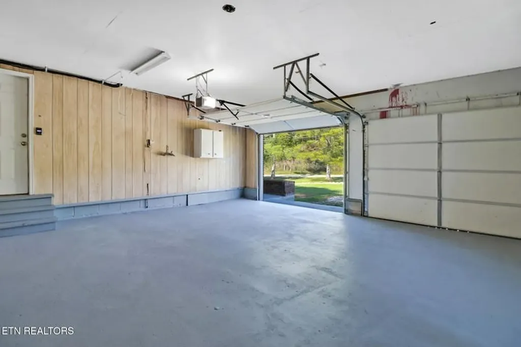 1271 Gouldstown Road Jamestown TN 38556-6387