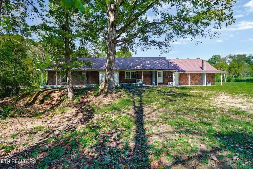 1271 Gouldstown Road Jamestown TN 38556-6387