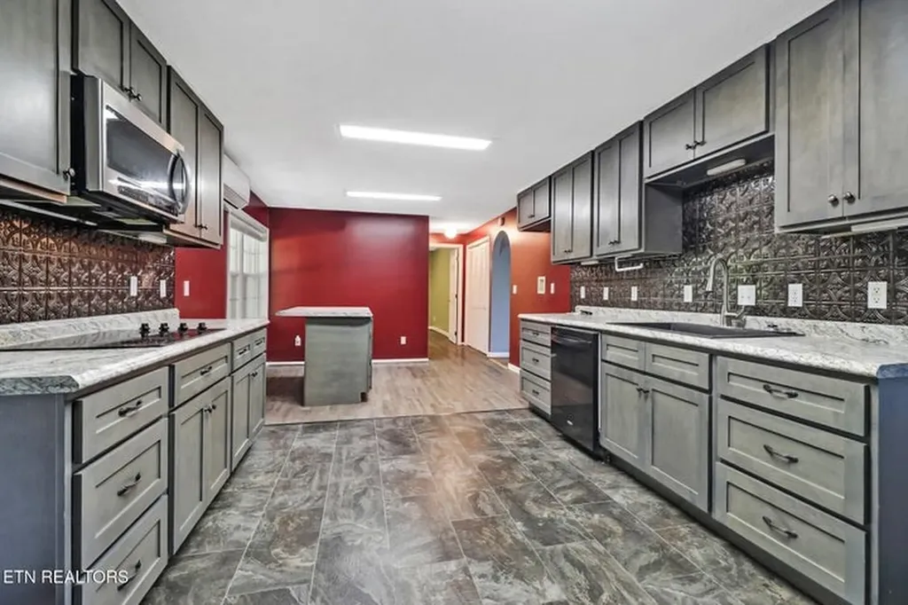 1271 Gouldstown Road Jamestown TN 38556-6387