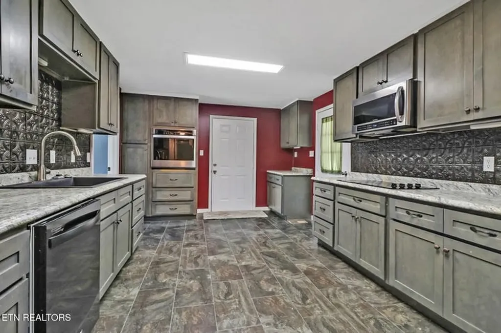 1271 Gouldstown Road Jamestown TN 38556-6387