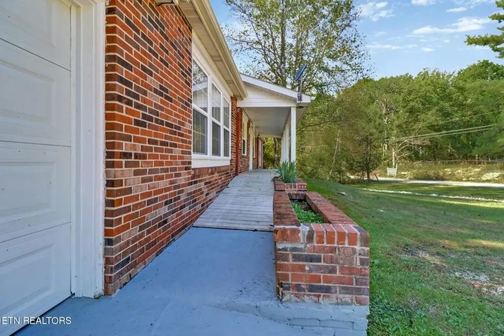 1271 Gouldstown Road Jamestown TN 38556-6387