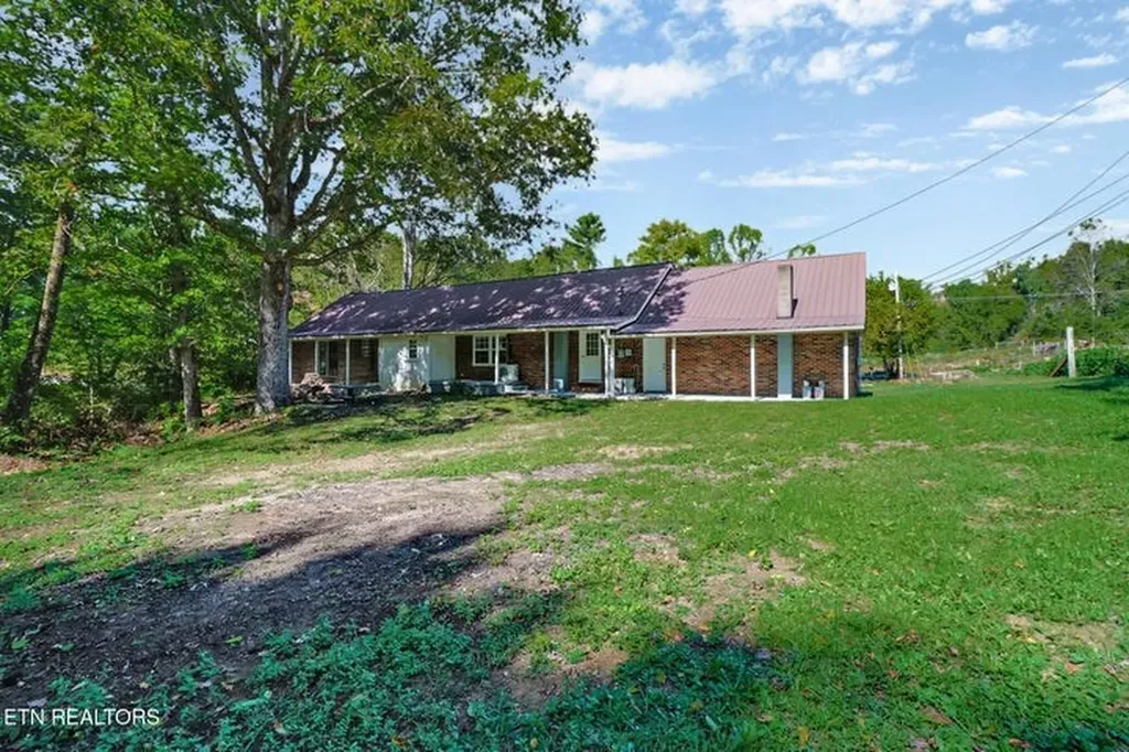 1271 Gouldstown Road Jamestown TN 38556-6387