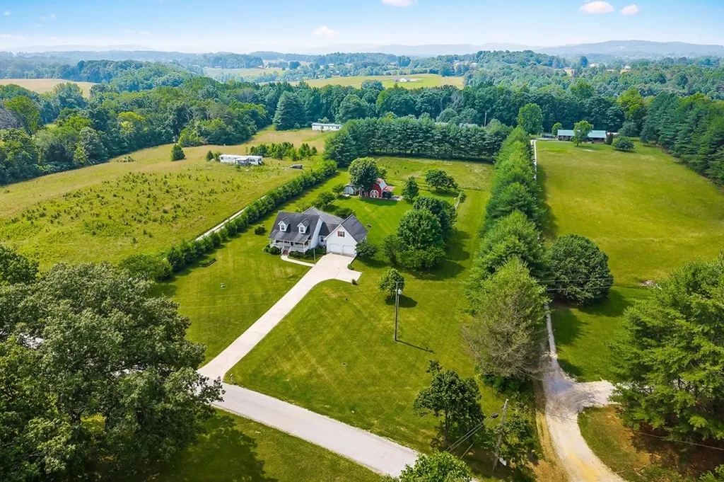 106 Swallows Lane Cookeville TN 38506