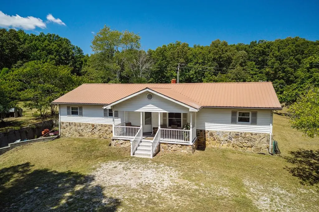 4121 Old Moss Road Baxter TN 38544