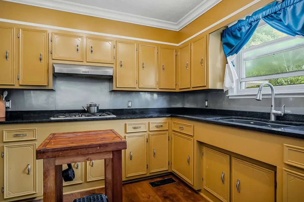 4121 Old Moss Road Baxter TN 38544