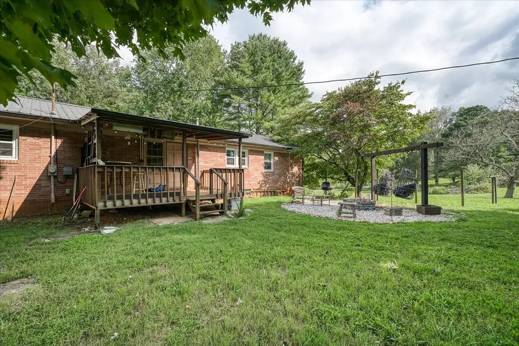 180 Frank Anderson Road Sparta TN 38583