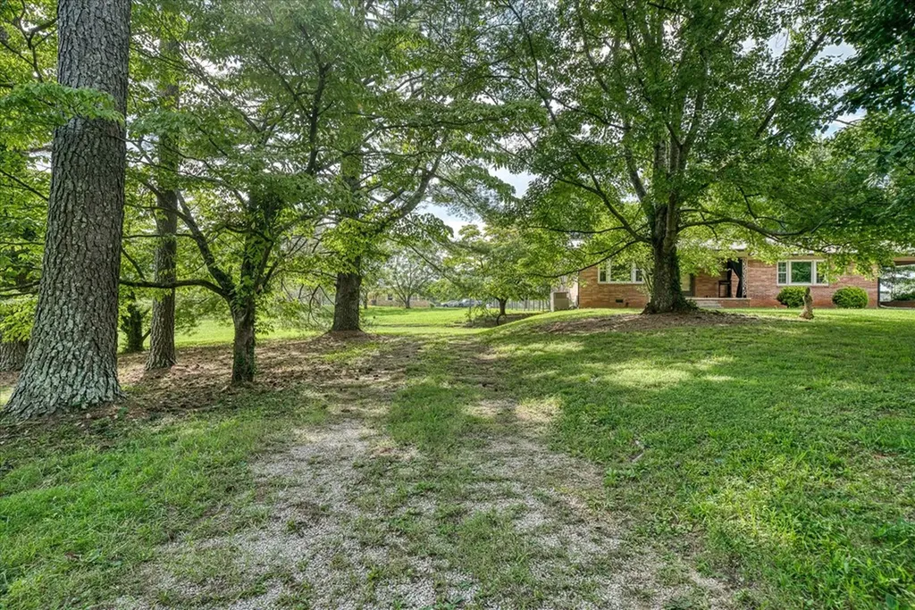 180 Frank Anderson Road Sparta TN 38583