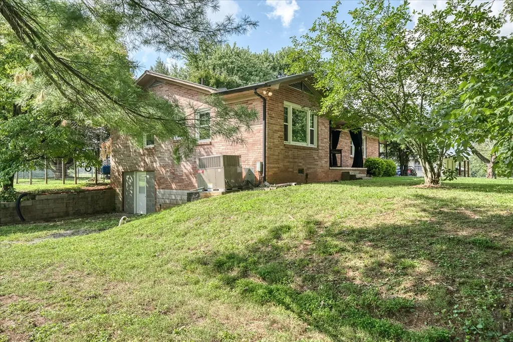 180 Frank Anderson Road Sparta TN 38583