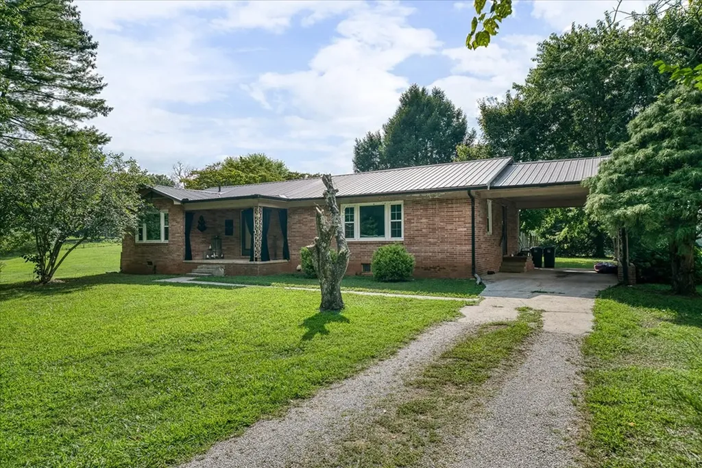 180 Frank Anderson Road Sparta TN 38583