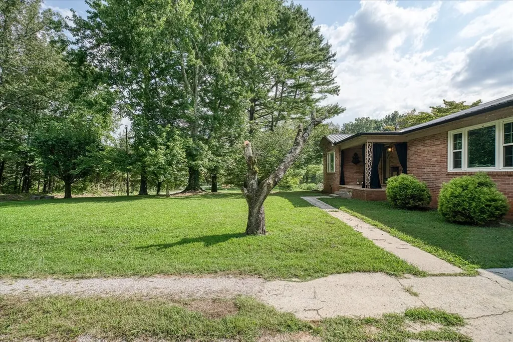 180 Frank Anderson Road Sparta TN 38583