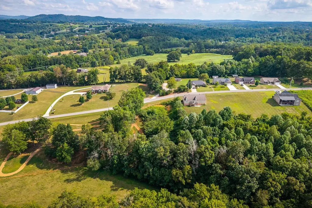 1941 Bear Creek Point Cookeville TN 38506